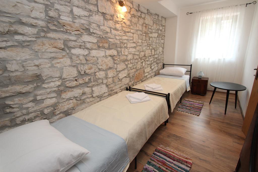 Holiday Home Vinkovic Пореч Экстерьер фото